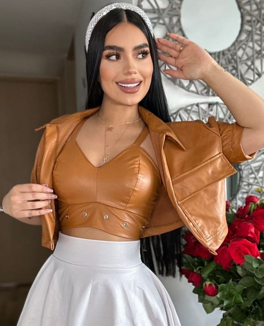 CHAQUETAS - Chaqueton y top en cuerina