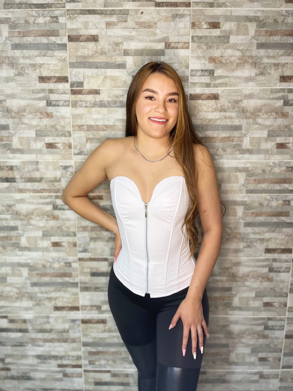 CORSET LARGO 02 3 - Corset perla en cuero text