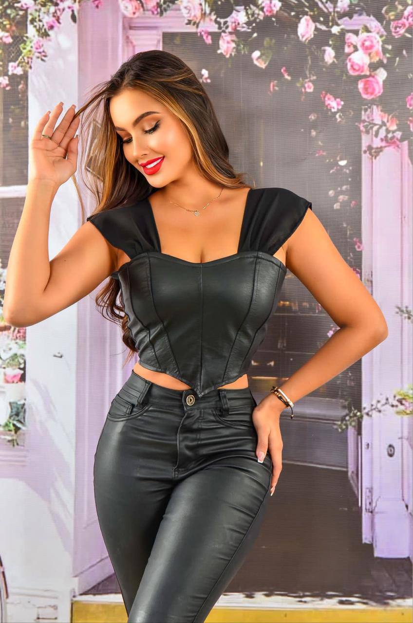 CONJUNTOS - 05 Conjunto Luxury Cuerina gamuzada