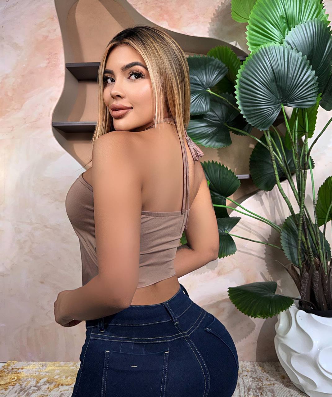 BODIES - Crop Mariposa